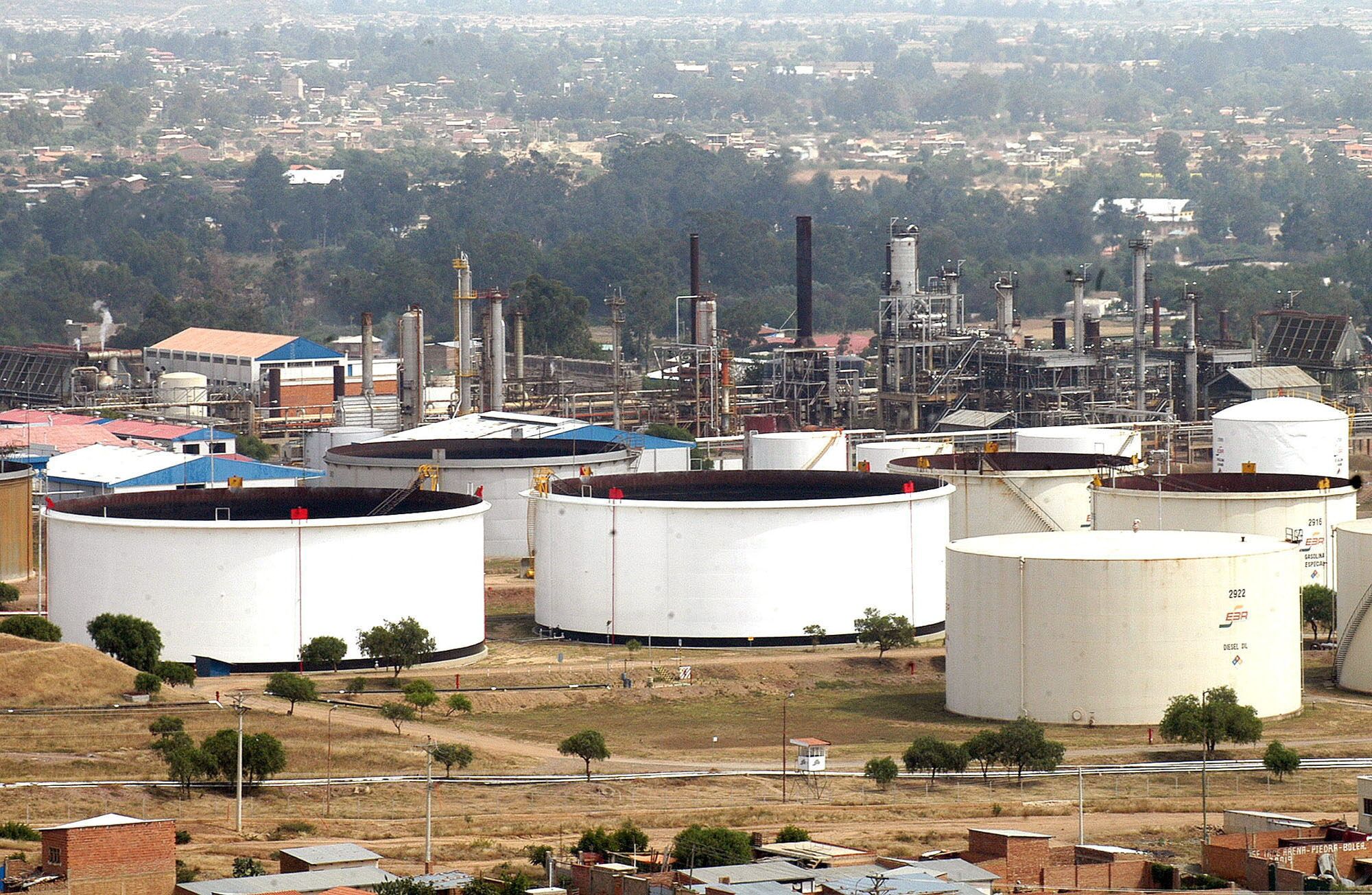 YPFB y Shell Brasil firmaron este jueves un memorando de entendimiento para la comercialización de hidrocarburos.