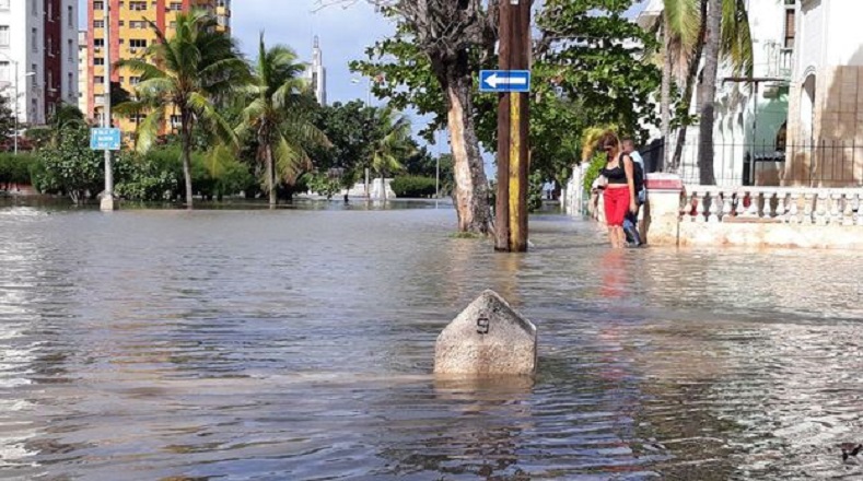 Esta es la primera inundación costera que ocurre en La Habana desde que la Empresa de Telecomunicaciones de Cuba (Etecsa), habilitó el servicio de navegación web desde los móviles. Desde temprano las redes sociales comenzaron a llenarse de fotos y videos que mostraban el avance de las aguas.