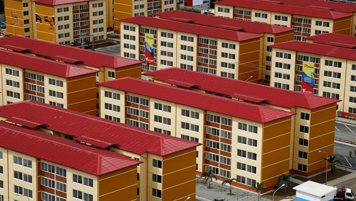 El canciller venezolano rechazó que algunos medios internacionales occidentales no reseñaron el hito histórico de entregar la vivienda 2 millones 500.000.
