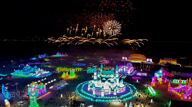 La ciudad de Harbin, en el gélido noreste de China, acoge uno de los mayores festivales de esculturas del hielo del mundo