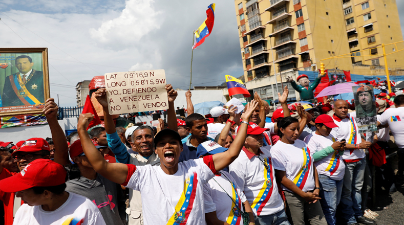 Hombres, mujeres, jóvenes e integrantes de organizaciones sociales manifestaron su apoyo al mandatario venezolano. 