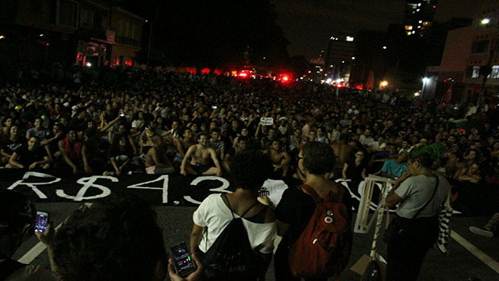 El acto convocó a miles de personas en el centro de la capital paulista.