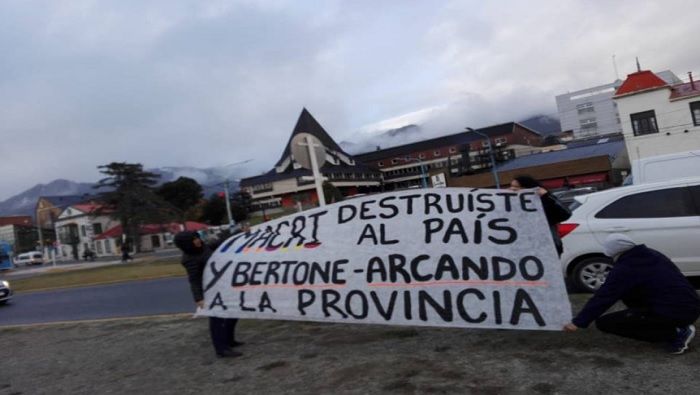 Macri visita Tierra del Fuego y Santa Cruz, localidades a las que nunca ha ido y cuyas poblaciones se han visto afectadas por sus medidas económicas