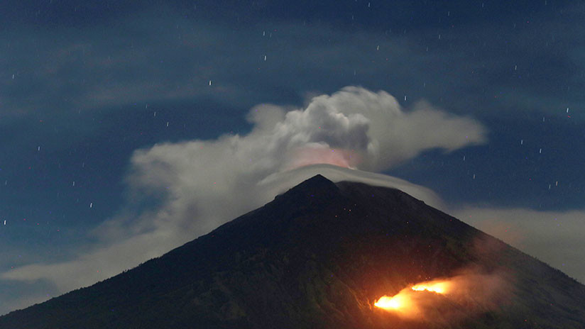 Fuentes locales informaron de una nueva erupción registrada este martes a las 03H42 hora local.