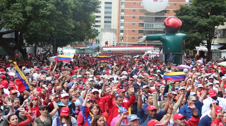 Los revolucionarios salieron a las calles este miércoles 23 de enero asumiendo el llamamiento que hiciese el primer mandatario de Venezuela, Nicolás Maduro, en un acto de defensa por la democracia y la paz en el país bolivariano. 