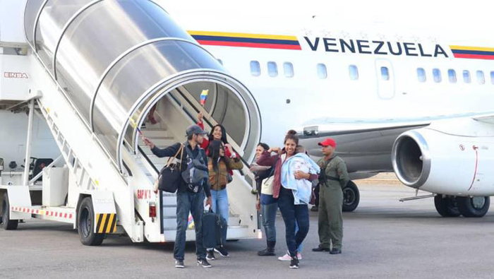 El Gobierno del presidente Nicolás Maduro dispuso autobuses especiales y tres vuelos comerciales para atender a los venezolanos.