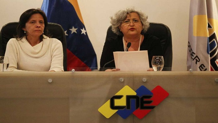 La presidenta del Consejo Nacional Electoral (CNE), Tibisay Lucena, repudió el desconocimiento de la institucionalidad en el país.