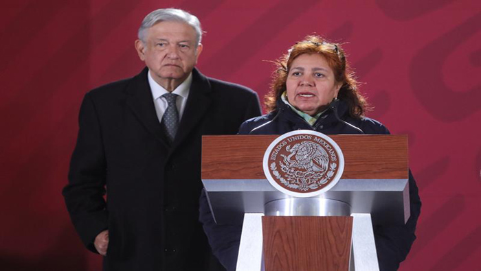 La esposa del periodista Javier Valdez, Griselda Triana, estuvo presente en la conferencia de prensa que realizó el presidente mexicano.