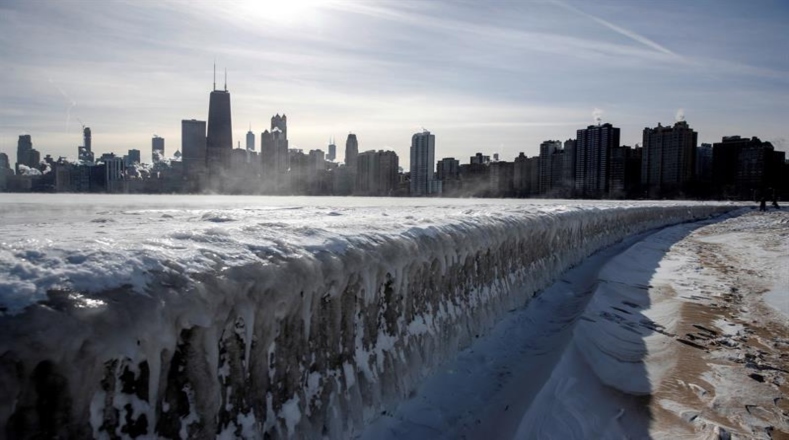 Las temperaturas han llegado a ser más frías que en la Antártida, obligando incluso a anular vuelos y suspender viajes en Chicago, una de las localidades más afectadas.