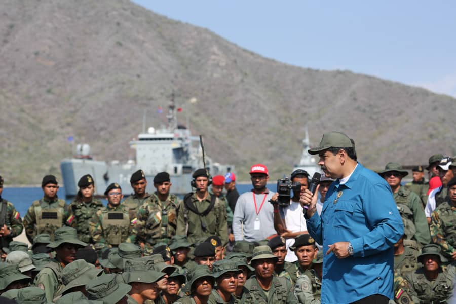 El presidente ha recorrido varias bases militares del país, recibiendo la lealtad y el respaldo de la Fuerza Armada Nacional Bolivariana en la preparación de los ejercicios militares de la próxima semana.