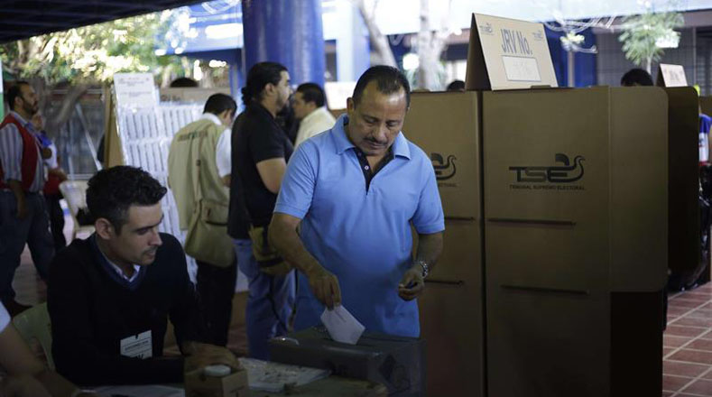 Según el Tribunal Supremo Electoral (TSE), unos 5.262.463 votantes residentes en El Salvador y 5.948 en el extranjero fueron covocados a participar en los comicios para escoger al nuevo presidente y vicepresidente de la nación centroamericana.