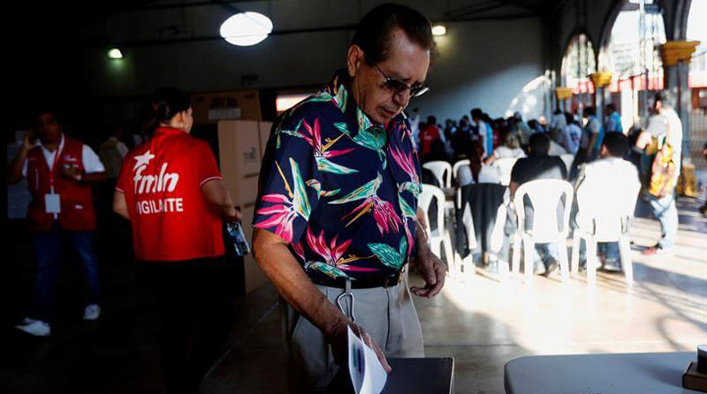 Las autoridades anunciaron que, si los candidatos no reúnen las mitad más uno de los votos requeridos para ganar la elección, está prevista una segunda vuelta para el próximo 10 de marzo entre las dos opciones más votadas.