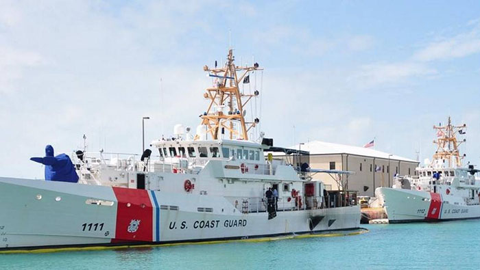 La guardia costera de Estados Unidos colaboró en las tareas de rescate.