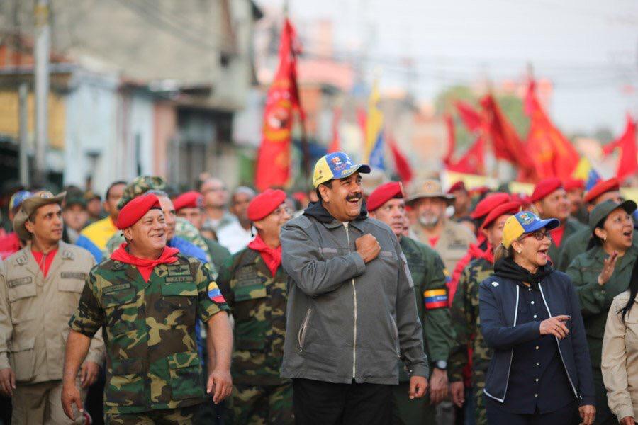 El presidente Maduro recordó el legado del 4 de febrero de Hugo Chávez marchando con Diosdado Cabello y Cilia Flores junto a cientos de hombres y mujeres en unión cívico-militar.