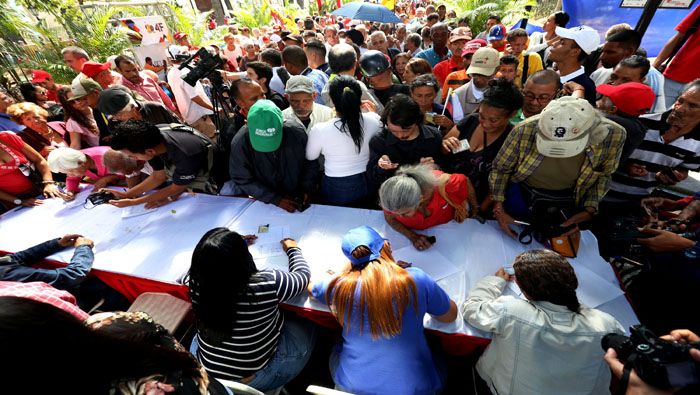 El mandatario Nicolás Maduro instó a los venezolanos a recolectar unas 10 millones de firmas, las cuales serán entregadas en la Casa Blanca.