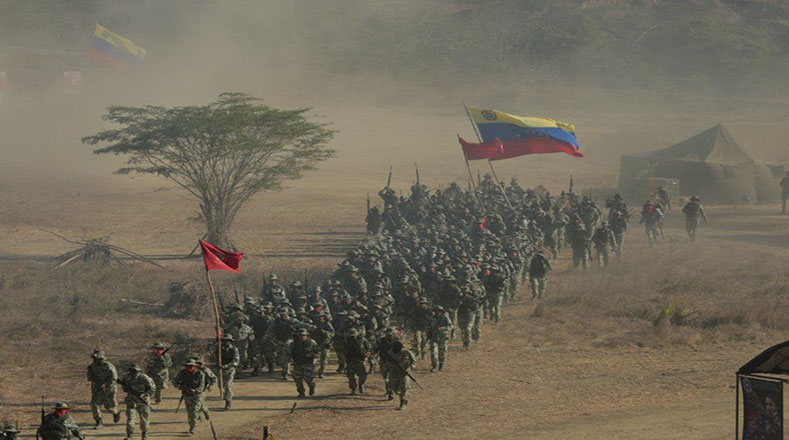 "Aquí hay Fuerza Armada y aquí hay pueblo para defender el honor, la dignidad y el decoro de una Patria que tiene más de 200 años luchando por su futuro ¡Fuera Donald Trump, fuera sus amenazas!”, expresó el presidente Nicolás Maduro.