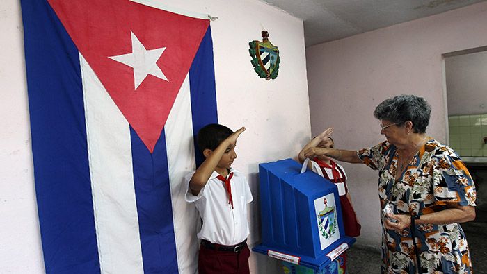 La Comisión Nacional Electoral de Cuba aprobó la instalación de 122 circunscripciones electores especiales en el exterior.