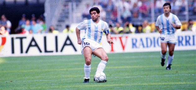 A Walter Zenga, el arquero italiano, Maradona lo conocía por su paso en el Napoles. Volvieron a verse las caras al enfrentarse en un penal durante el Mundial de Italia 1990.