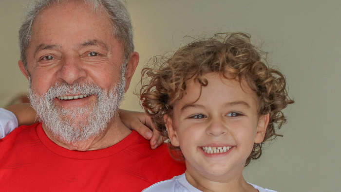 Lula podrá dejar la prisión provisionalmente para asistir al entierro de su nieto, fallecido este viernes.