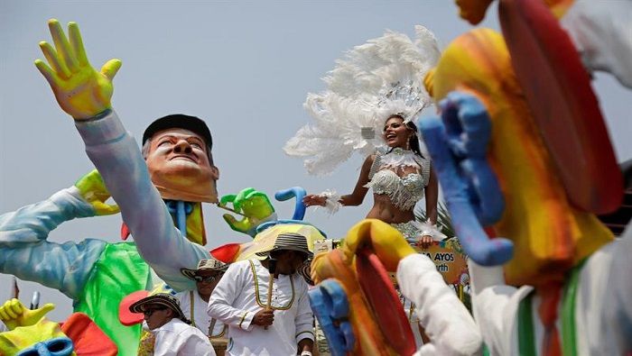 Singulares comparsas elaboradas de manera artesanal dan vida al carnaval de Barranquilla.