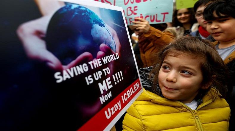 También en Turquía se sumaron a esta protesta que pide salvar el mundo para garantizar un futuro.