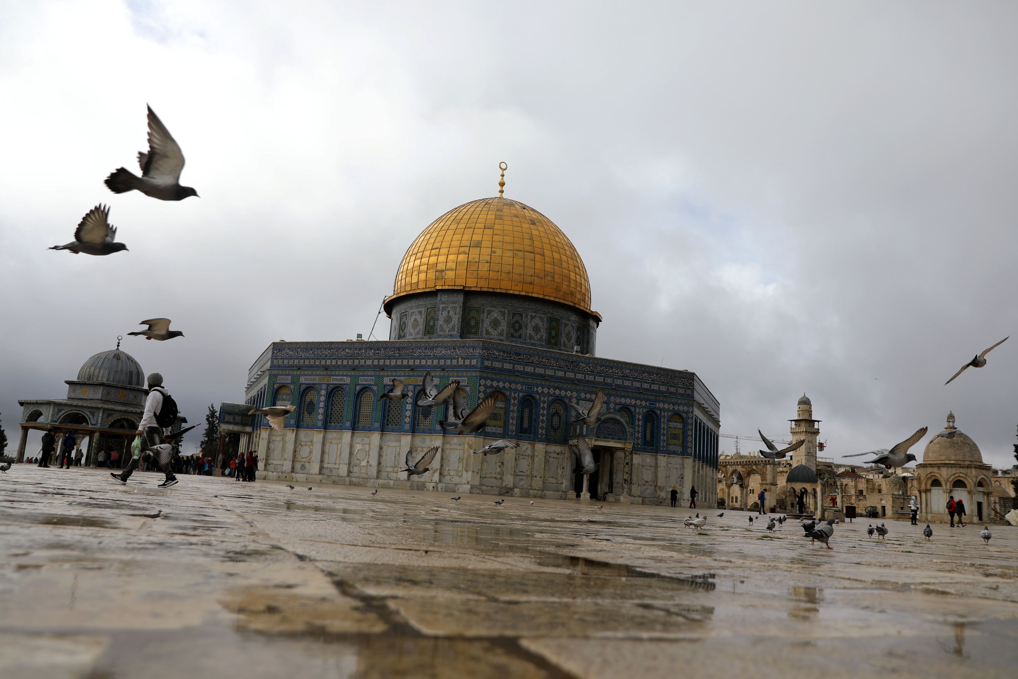 El Departamento de Asuntos Islámicos de Jerusalén es la única autoridad exclusiva para administrar todos los asuntos de la mezquita.