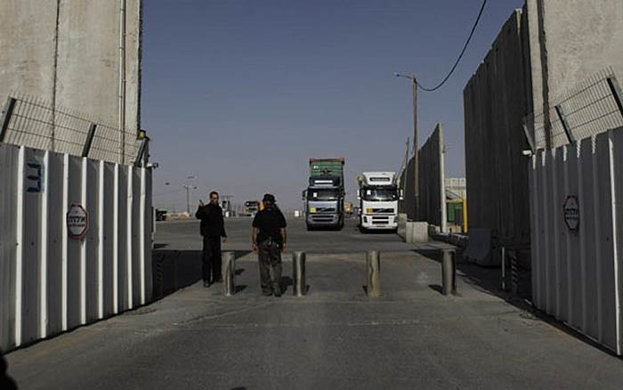 Los pasos fronterizos entre Israel y Gaza permanecían cerrados salvo para casos humanitarios y coordinaciones especiales con el COGAT, el organismo militar israelí encargado de gestionar los territorios palestinos ocupados.