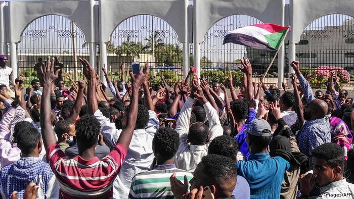 La de este sábado es la mayor de las protestas que no han cesado en el país africano desde diciembre de 2018.