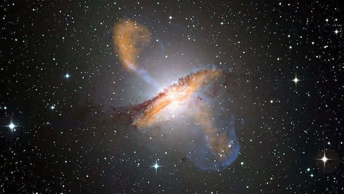 La primera fotografía de un agujero negro demuestra la existencia de este fenómeno y prueba la teoría de la relatividad de Einstein.