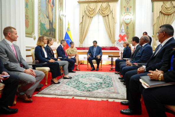 El presidente Nicolás Maduro se reunió con representantes de la Cruz Roja