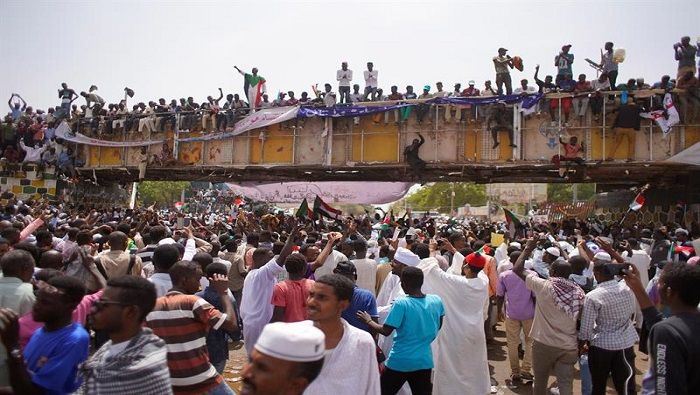 Desde diciembre del año pasado se han llevado a cabo una serie de protestas contra el gobierno del ahora presidente derrocado Omar al Bashir