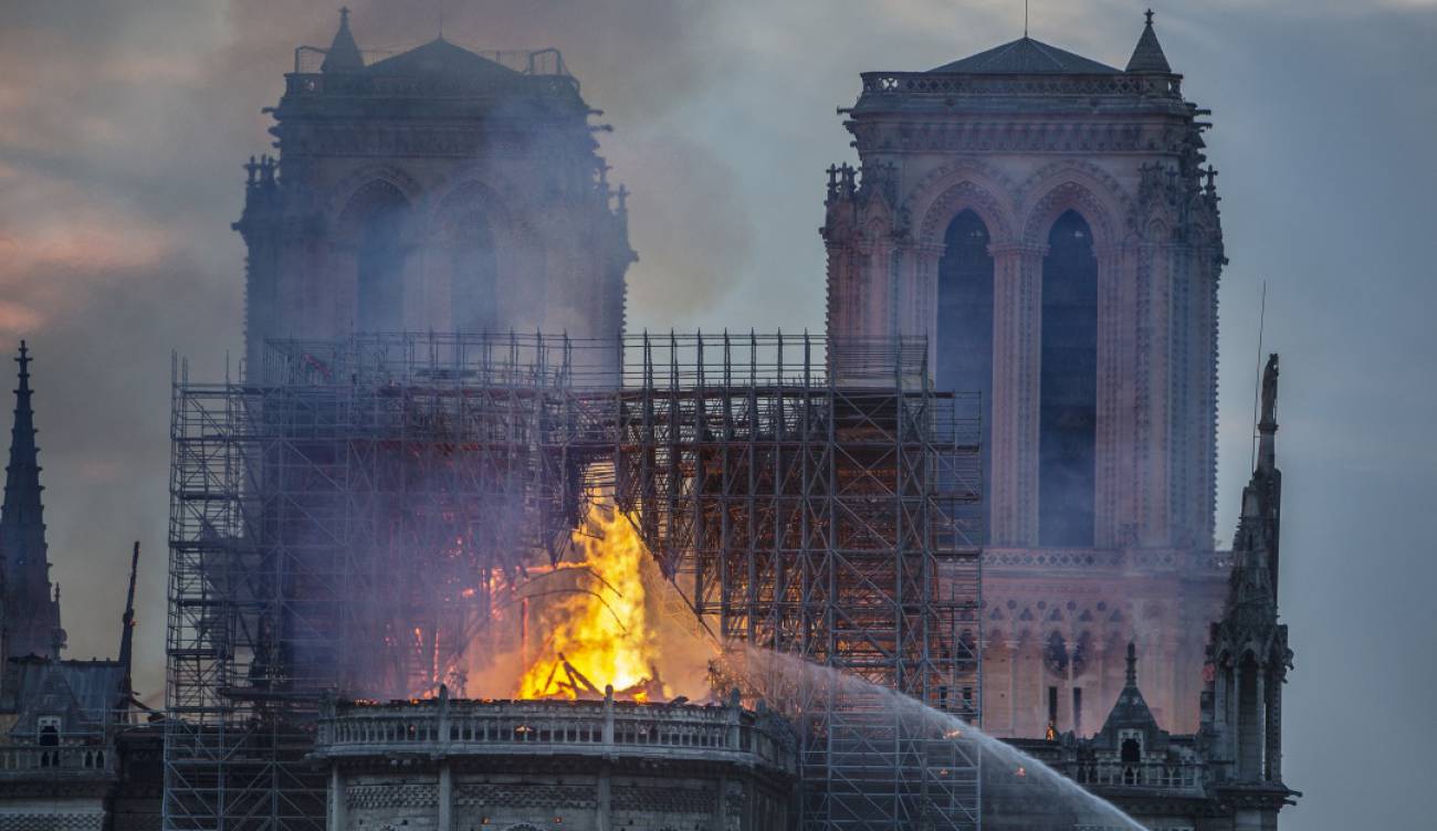 El mundo del deporte y el fútbol francés se solidarizó con lo ocurrido en Notre Dame.