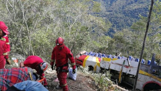 La División de Accidentes de la Dirección de Tránsito de La Paz investiga el accidente para dar con las causas del hecho.