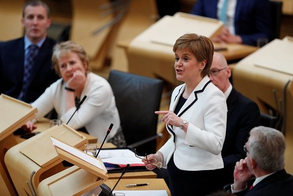 El referendo propuesto por la primera ministra escocesa tendría que realizarse antes de mayo de 2021, mes y año para el cual están pautadas las próximas elecciones regionales.