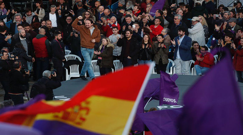 En Madrid (capital) el líder del izquierdista Podemos, Pablo Iglesias, llamó al "voto útil de la mayoría social" y fustigó la posibilidad de una alianza entre PSOE y Ciudadanos.