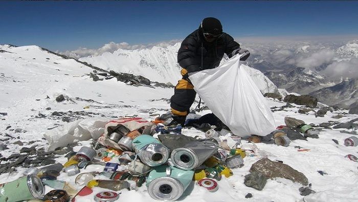 En el Everest solo en 2018 se recogieron aproximadamente ocho toneladas de desechos sólidos en el campamento base