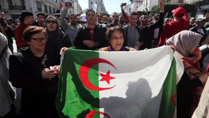 Desde febrero, los argelinos participan en protestas que se originan en la desaprobación de un quinto mandato del entonces presidente Bouteflika.