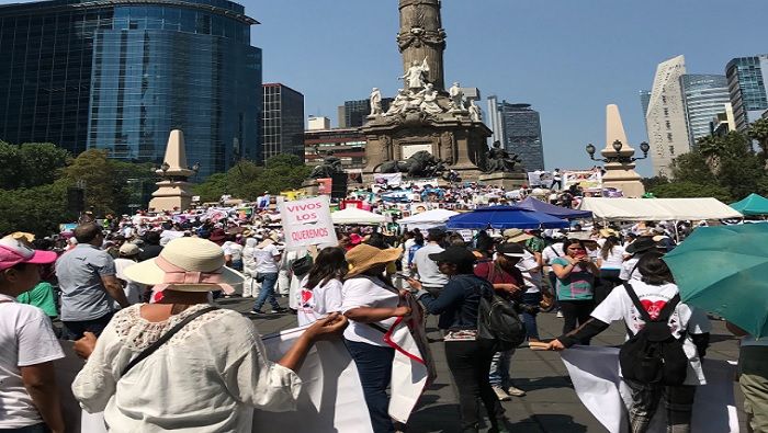 La Marcha de la Dignidad, encabezada por mujeres, llegó al Ángel de la Independencia, ubicada en la ciudad capital mexicana.