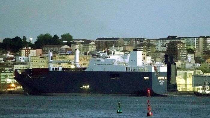 Activistas españoles rechazan permanencia de buque saudita en puertos españoles.