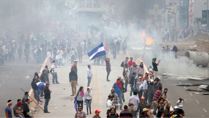 La privatización de los servicios es la principal causa de las manifestaciones y paro en Honduras.