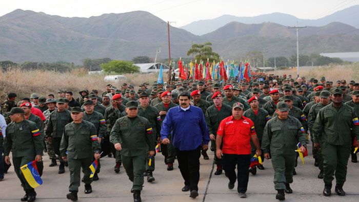 El jefe de Estado venezolano encabezó la marcha por la Lealtad Militar con 6.500 efectivos castrenses.