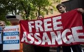 Actualmente, Assange está detenido en Londres, donde cumple una pena de 50 semanas por violar su libertad condicional en 2012.