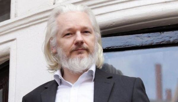 Sobre Assange podrían pesar dos pedidos de extradición.