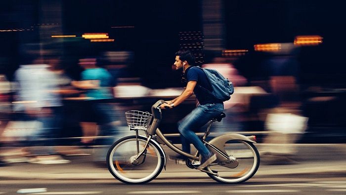 El uso de las bicicletas brinda incontables beneficios a la salud de los seres humanos, es un transporte económico y cero contaminante.