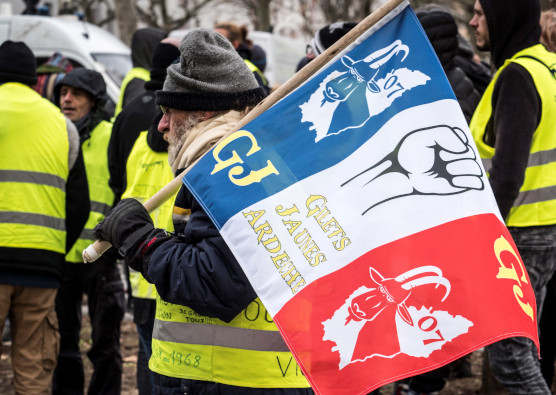 Protestas de chalecos amarillos siguen vivas en Francia