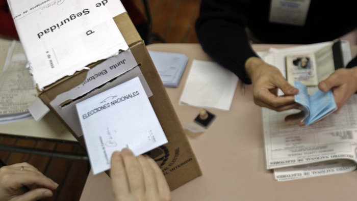 Los electores de cinco provincias argentinas eligen este domingo a sus autoridades locales.