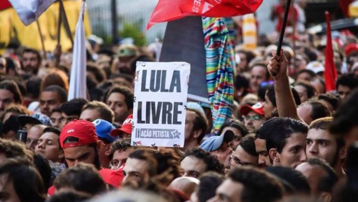 Manifestantes  exigen la libertad de Lula da Silva y una investigación a los fiscales del caso Lava Jato
