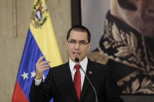 Jorge Arreaza critica que la UE apoye a los golpistas venezolanos ajeno a su carácter democrático.