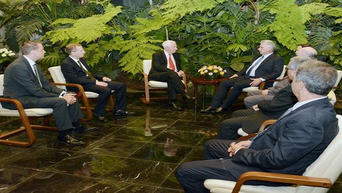 Presidente de Cuba asegura que las conversaciones con la delegación empresarial británica fueron fructíferas.