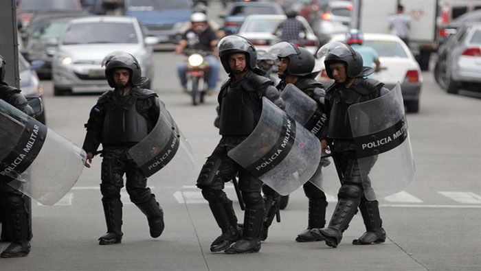 La Policía Militar inició el despliegue por las diversas calles tras la orden del presidente Juan Orlando Hernández.